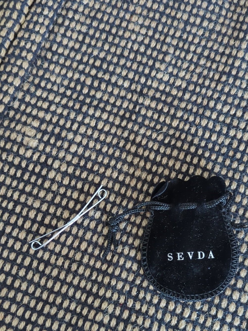 SEVDA Minimalist Silver Tone Tension Wire Tie Bar Clip & Pouch
